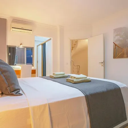 Villa 5 Bedroom - 1585 *