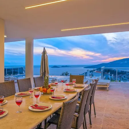 5 Bedroom - 1585 *