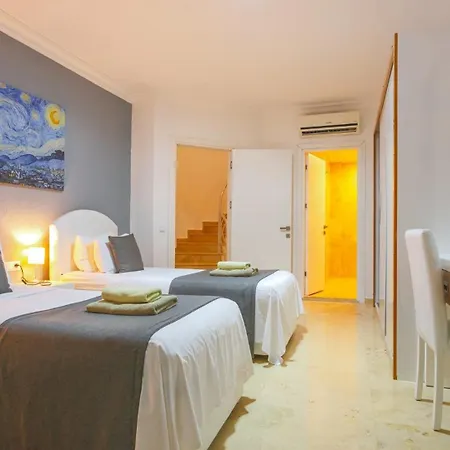 5 Bedroom - 1585