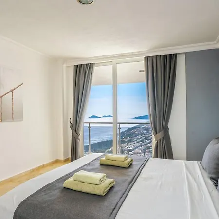 Villa 5 Bedroom - 1585 *
