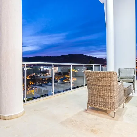 5 Bedroom - 1585 Villa *