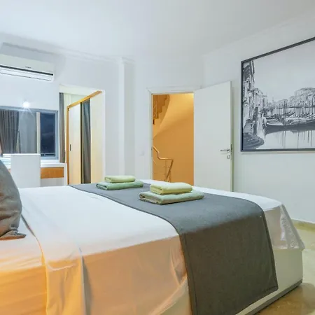 Villa 5 Bedroom - 1585 *