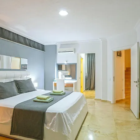 5 Bedroom - 1585 Villa Kalkan