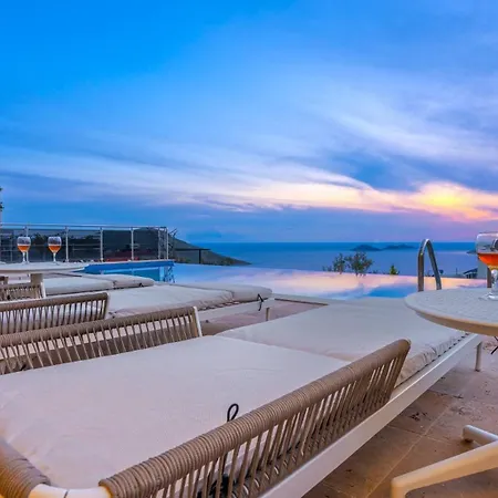 5 Bedroom - 1585 Villa *