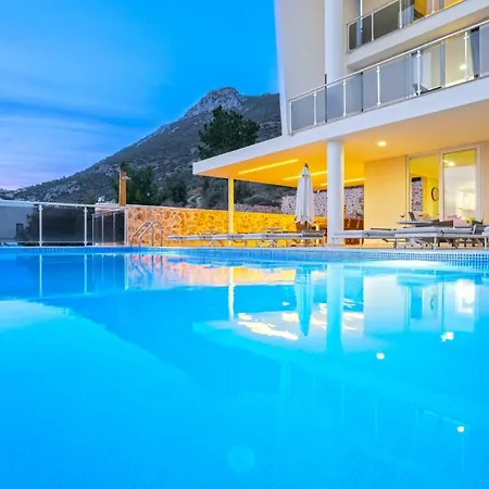 5 Bedroom - 1585