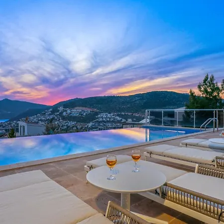 Villa 5 Bedroom - 1585 *